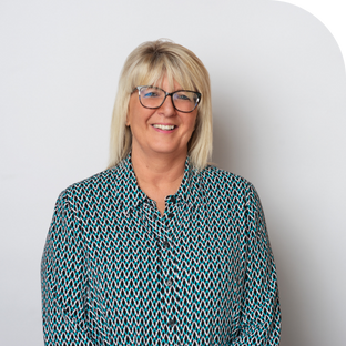 Linda Kelly Headshot